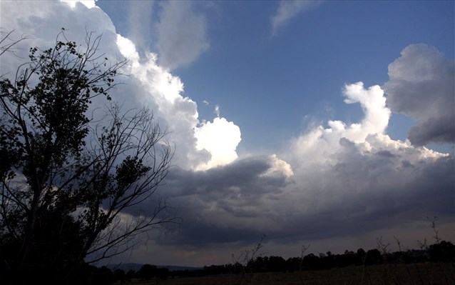 Καιρός: Συννεφιά με λίγες βροχές, αλλά και καταιγίδες σε Θράκη και Β. Αιγαίο